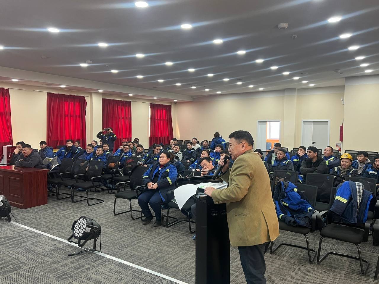 “АЖЛЫН БАЙРАН ДАХЬ АСБЕСТЫН ӨРТӨЛТӨӨС АЖИЛТНЫ ЭРҮҮЛ МЭНДИЙГ ХАМГААЛАХ” СЭДЭВТ СУРГАЛТ